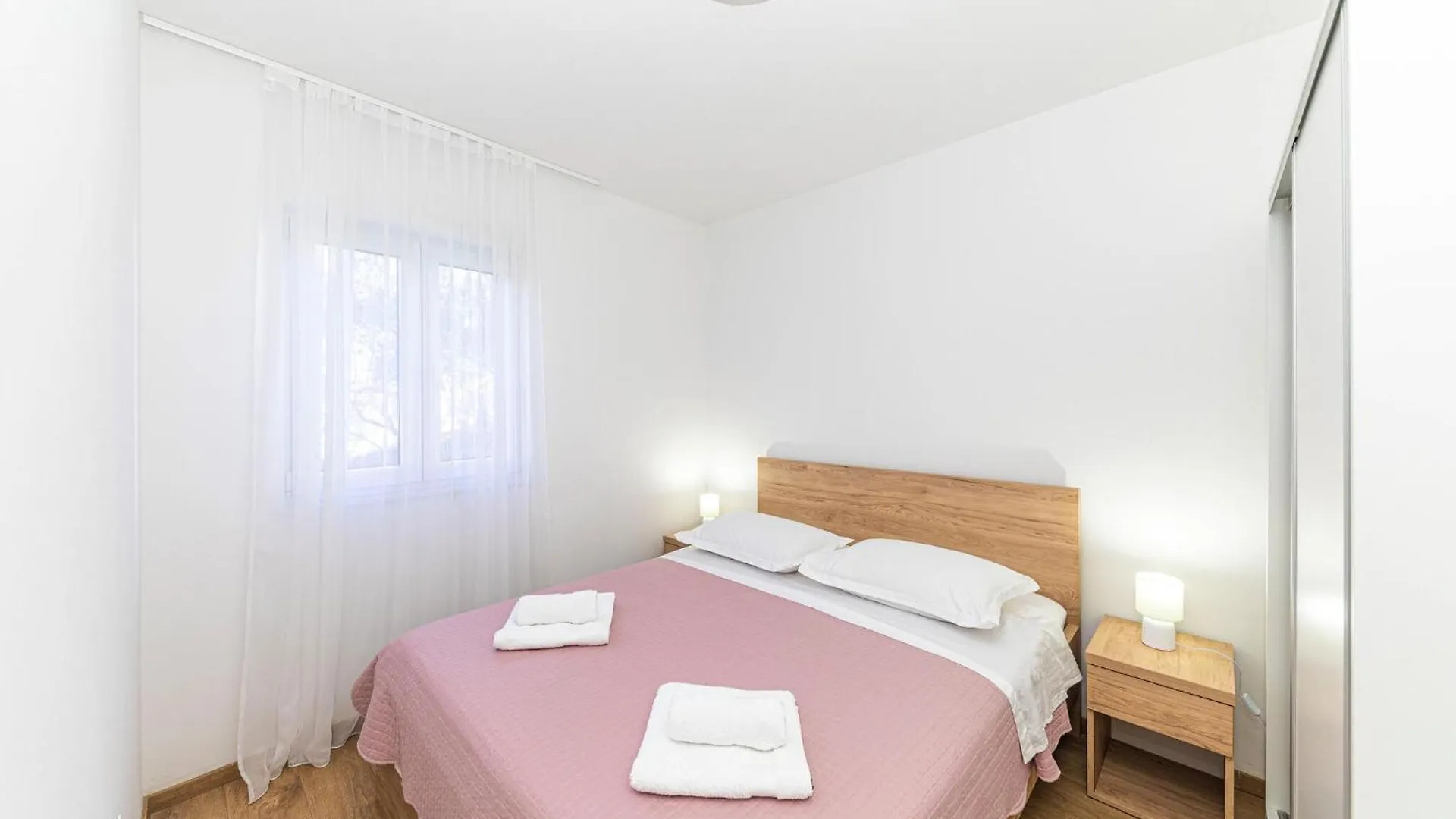 Nice Apartment In Okrug Gornji With Wi-Fi 特罗吉尔 0*,